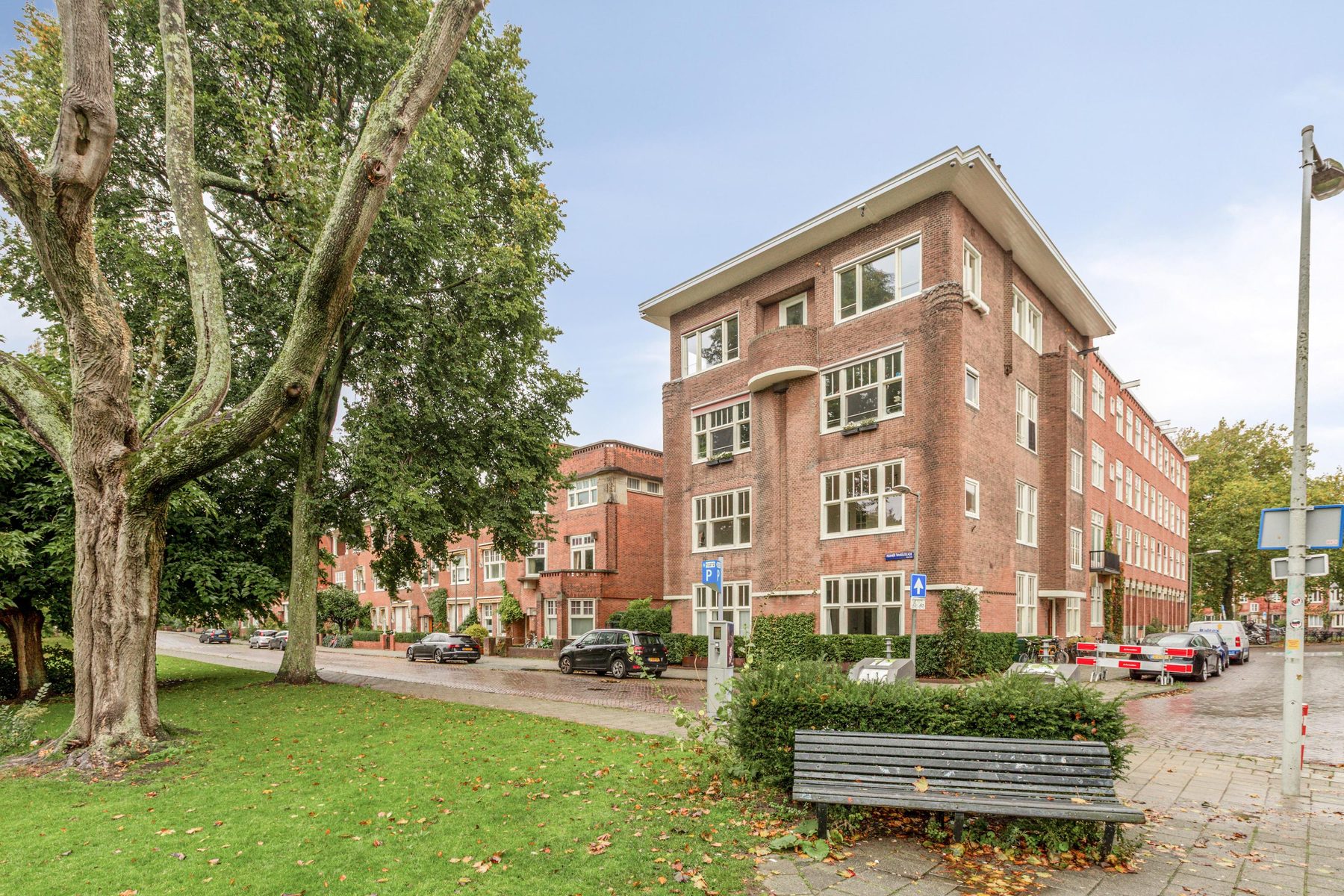 
    Banstraat 62-3|Amsterdam
