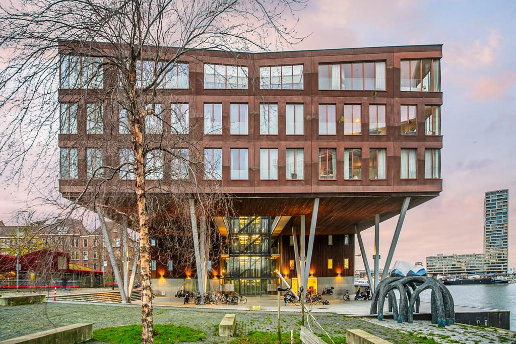 AMSTERDAM Barentszplein 8 A