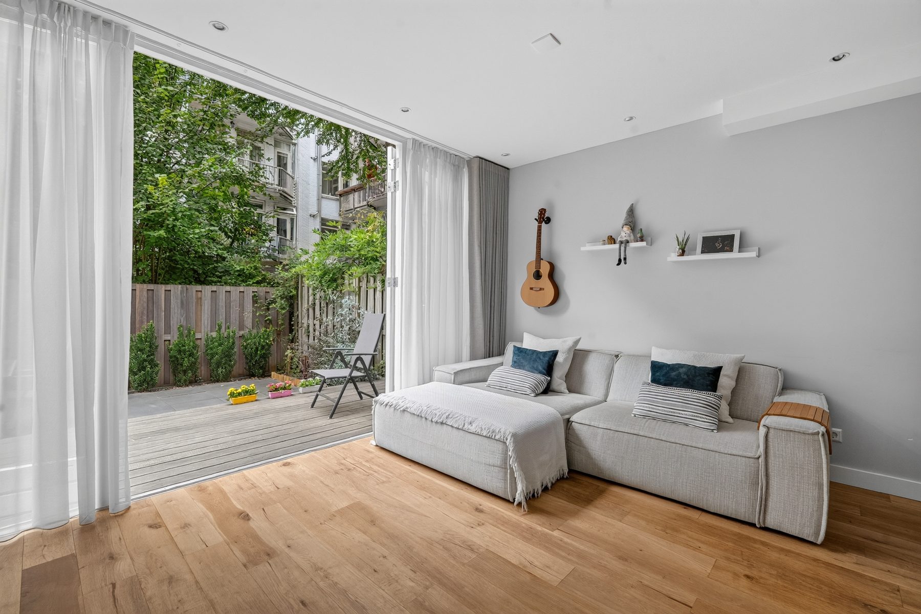 
    De Kempenaerstraat 62 H|Amsterdam
