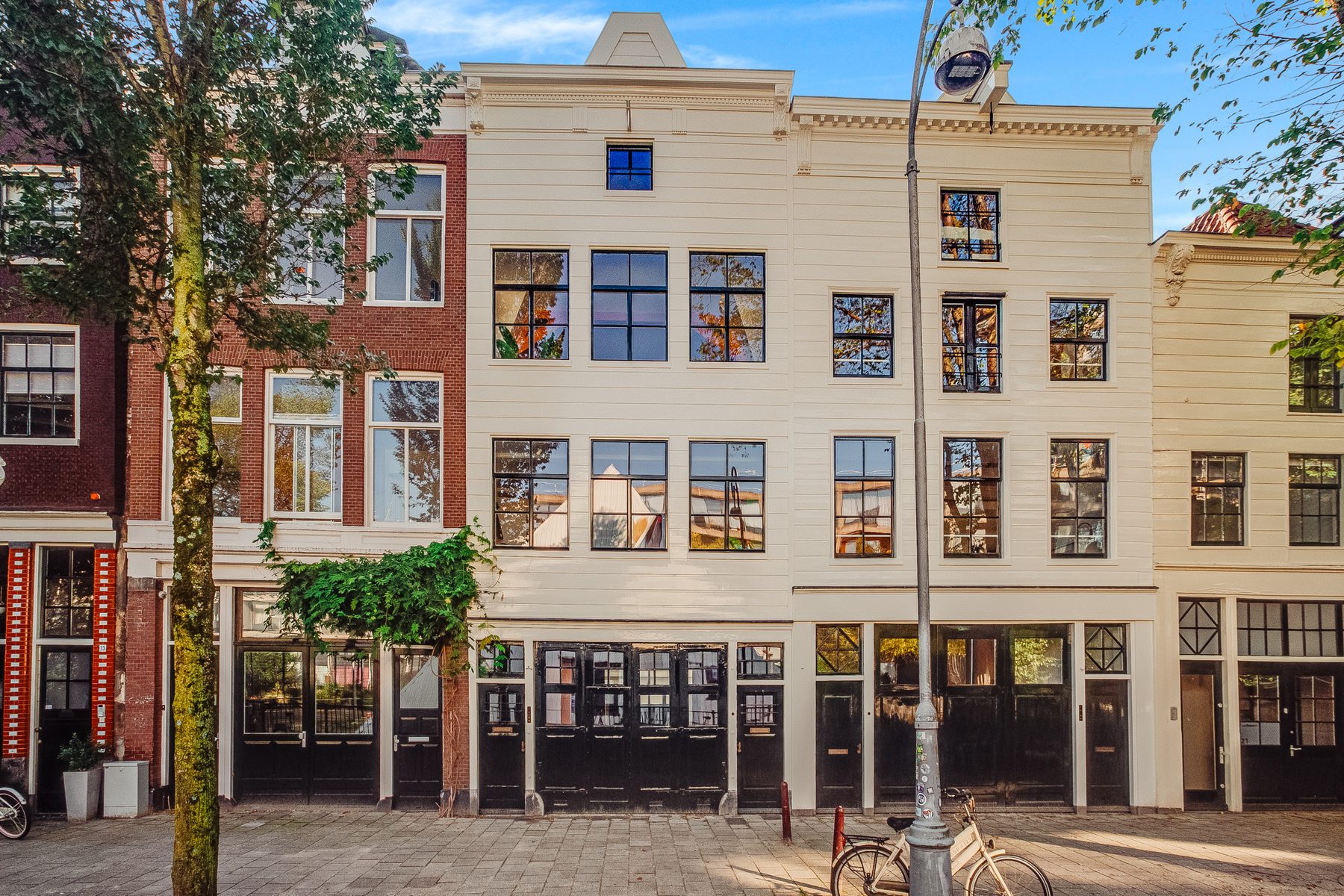 
    Haarlemmer Houttuinen 17 A|Amsterdam
