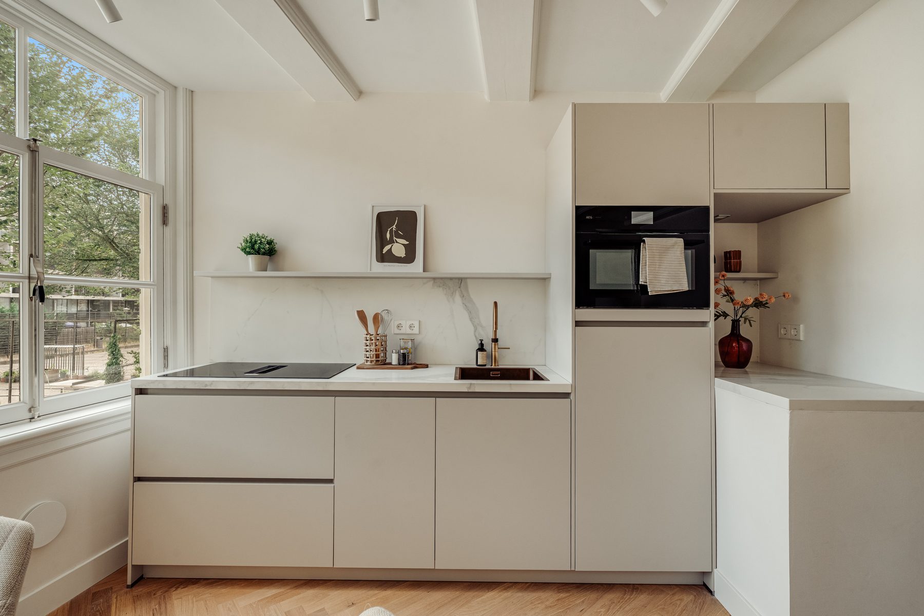 
    Haarlemmer Houttuinen 17 B|Amsterdam
