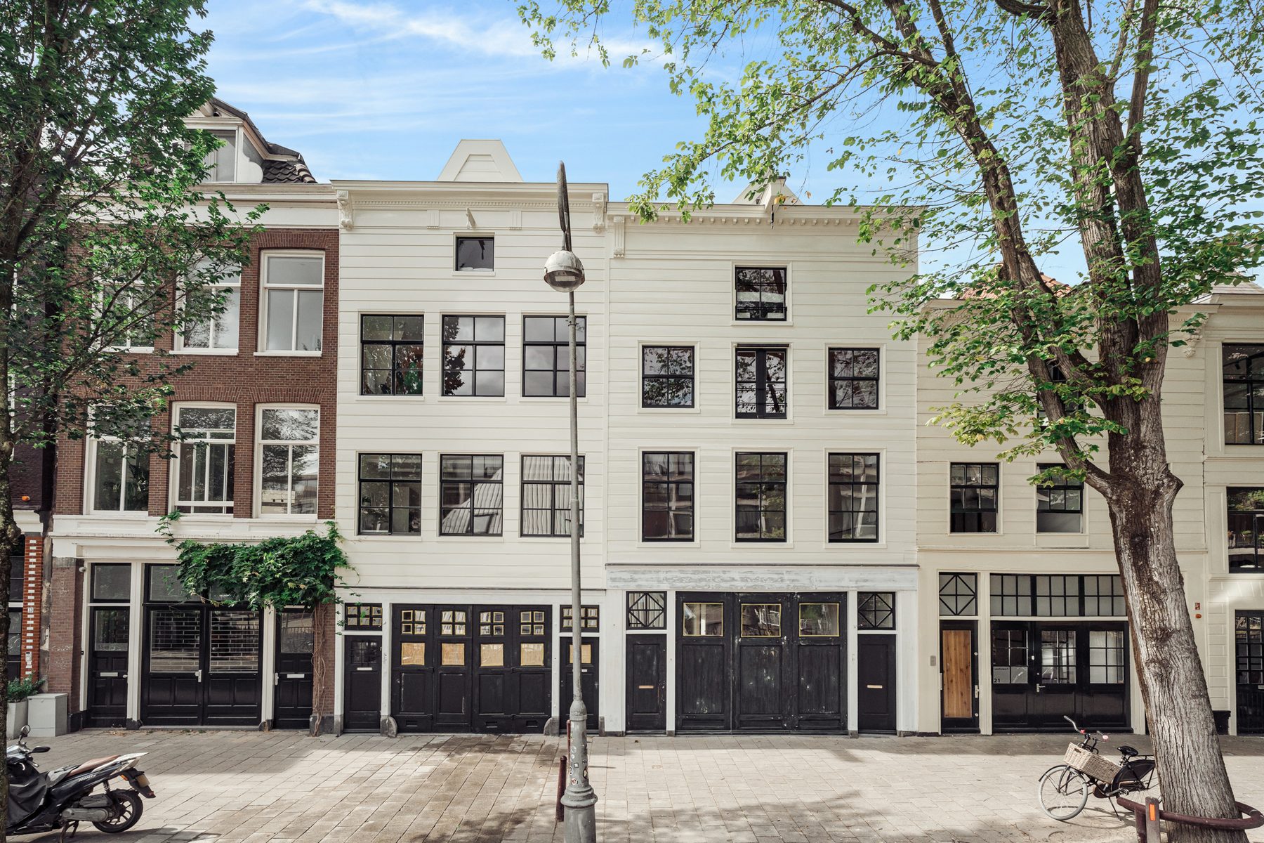
    Haarlemmer Houttuinen 19 B|Amsterdam
