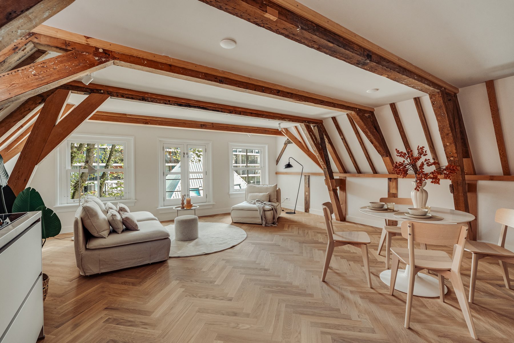 
    Haarlemmer Houttuinen 19 C|Amsterdam
