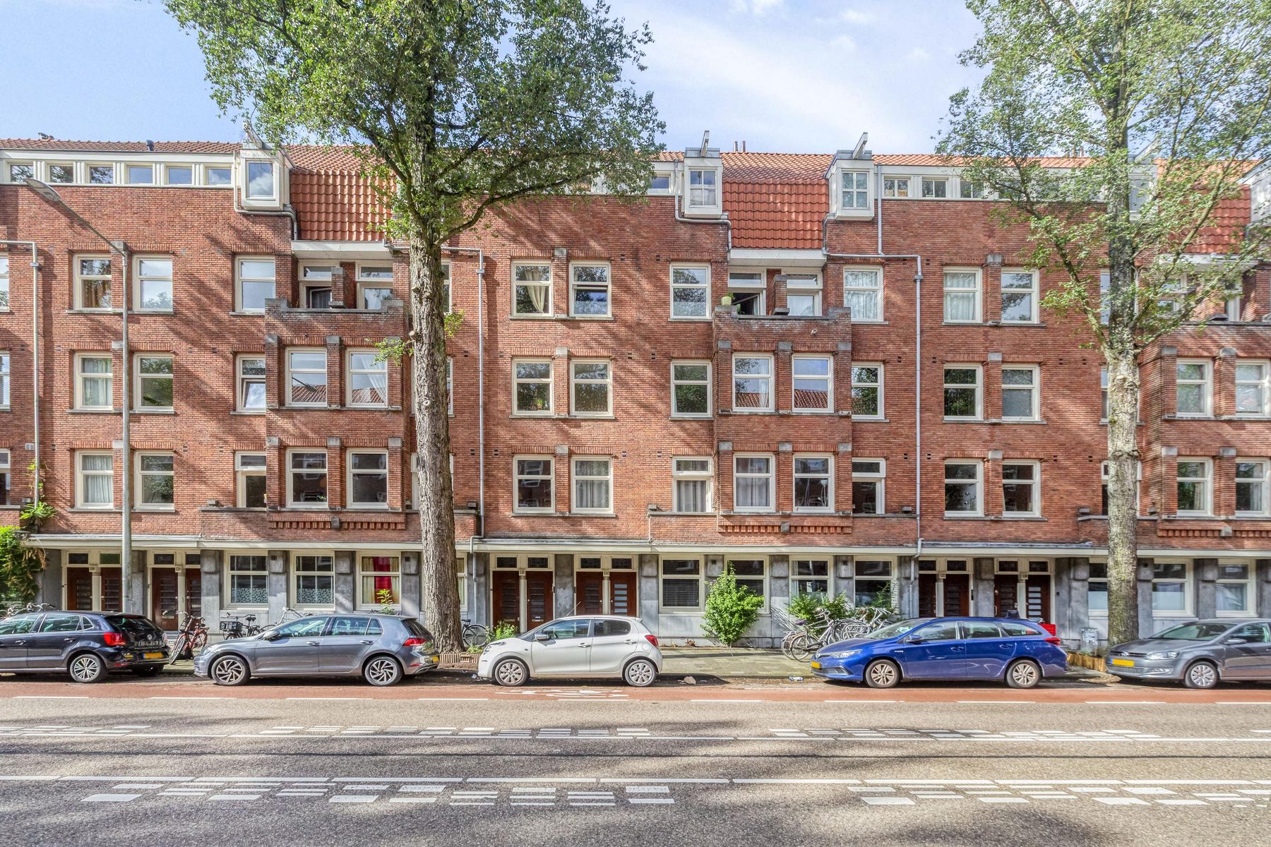
    Haarlemmermeerstraat 134-2|Amsterdam
