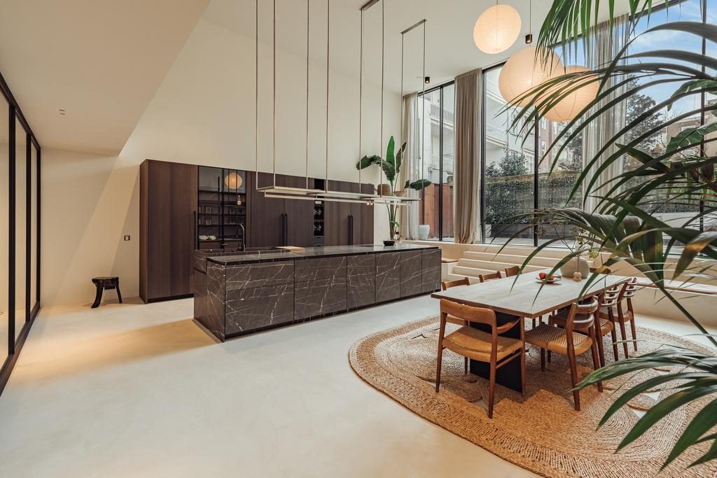AMSTERDAM Hondecoeterstraat 14 A