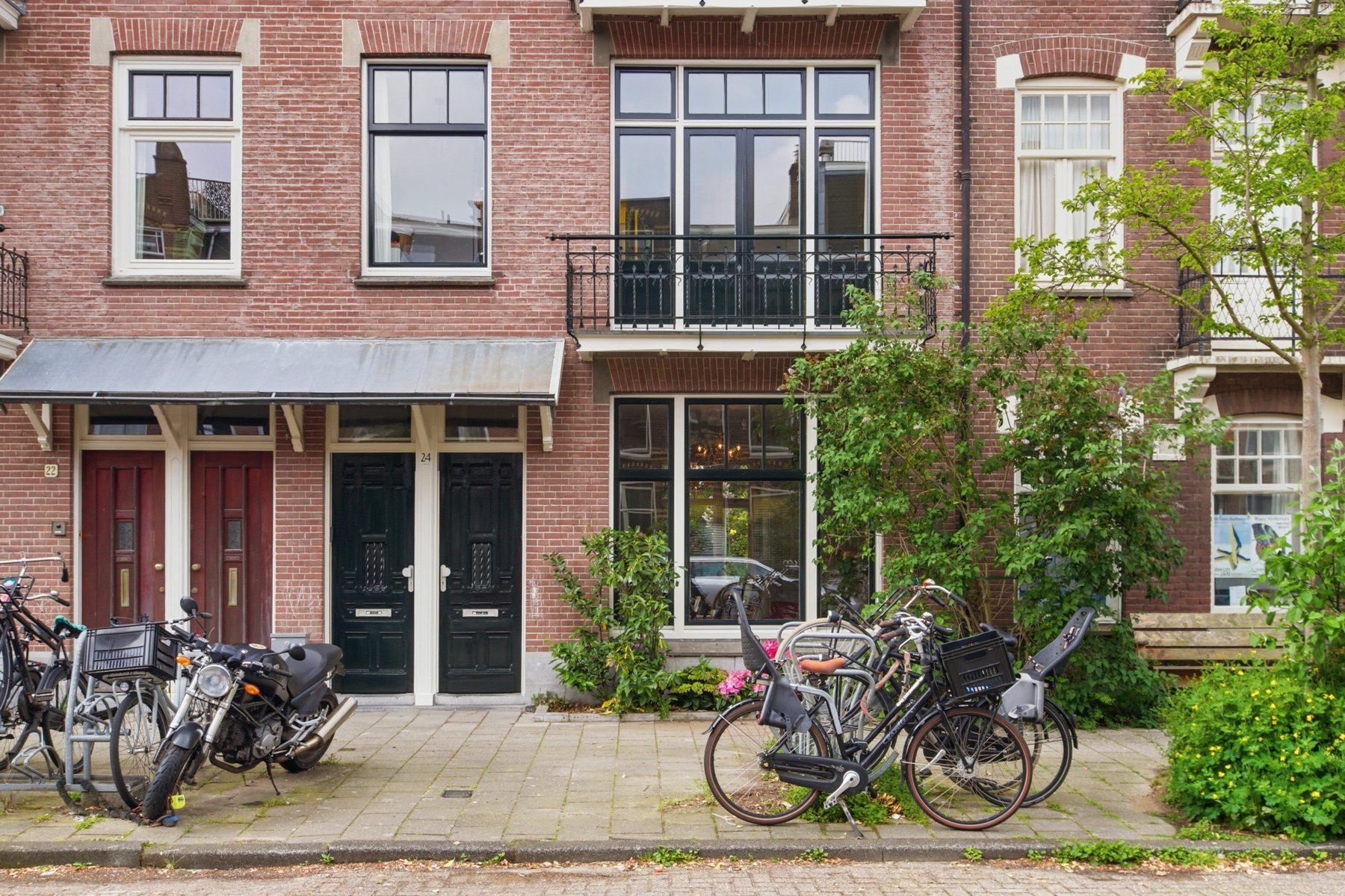 
    Jacob Marisstraat 24 H|Amsterdam
