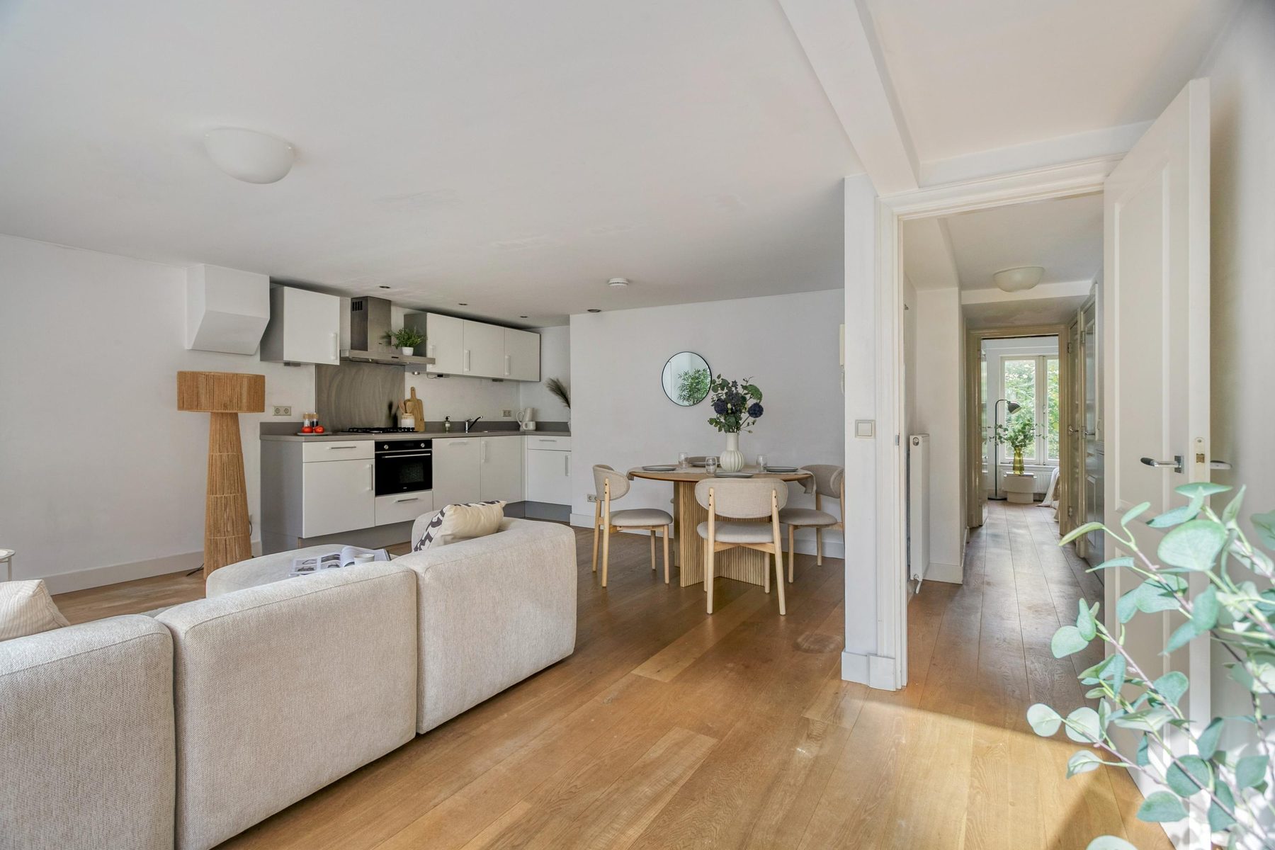 
    Jacob van Lennepstraat 10 |Amsterdam
