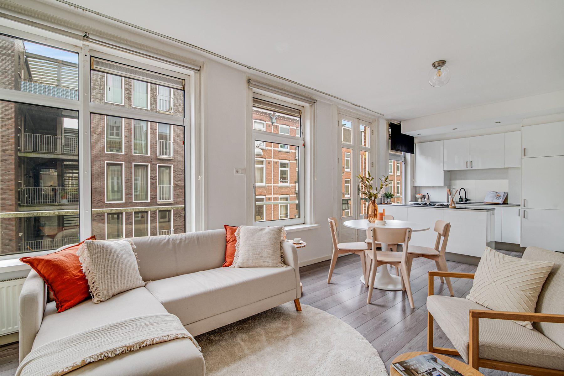 
    Jacob van Lennepstraat 326-2|Amsterdam
