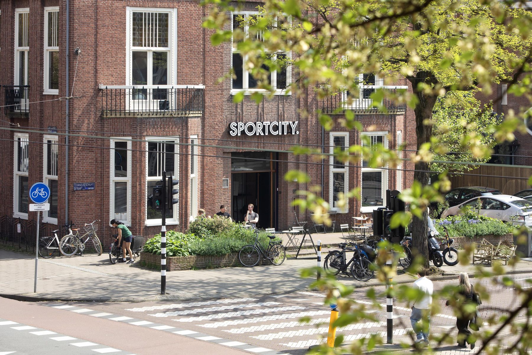 AMSTERDAM Koninginneweg 153 Aimage 24