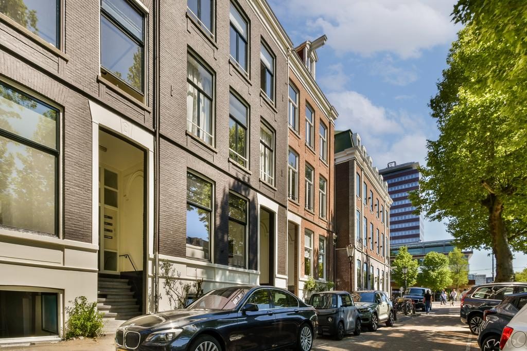 AMSTERDAM Nicolaas Witsenkade 48 A