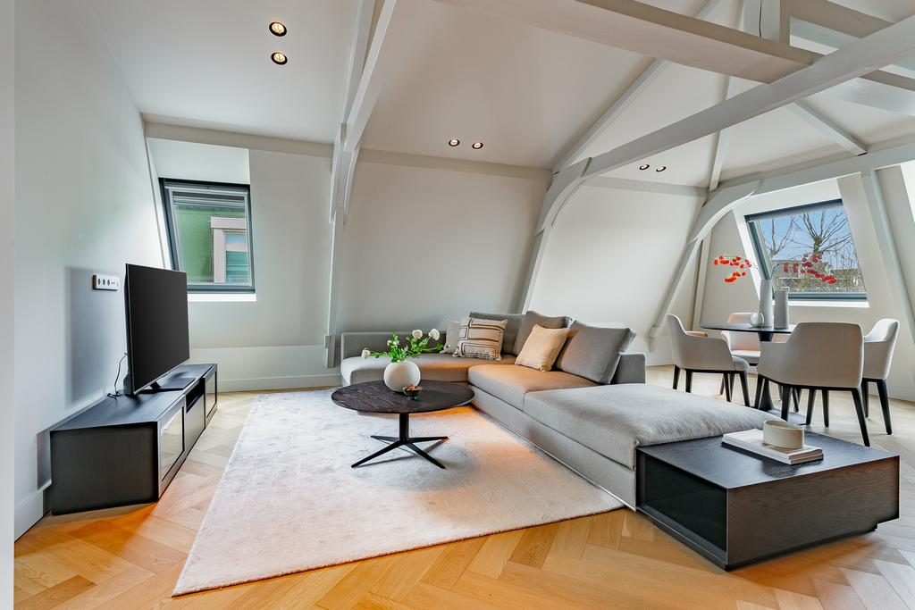 AMSTERDAM Nicolaas Witsenkade 48 E