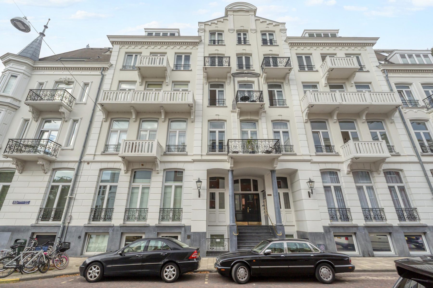 
    Pieter Cornelisz. Hooftstraat 188|Amsterdam
