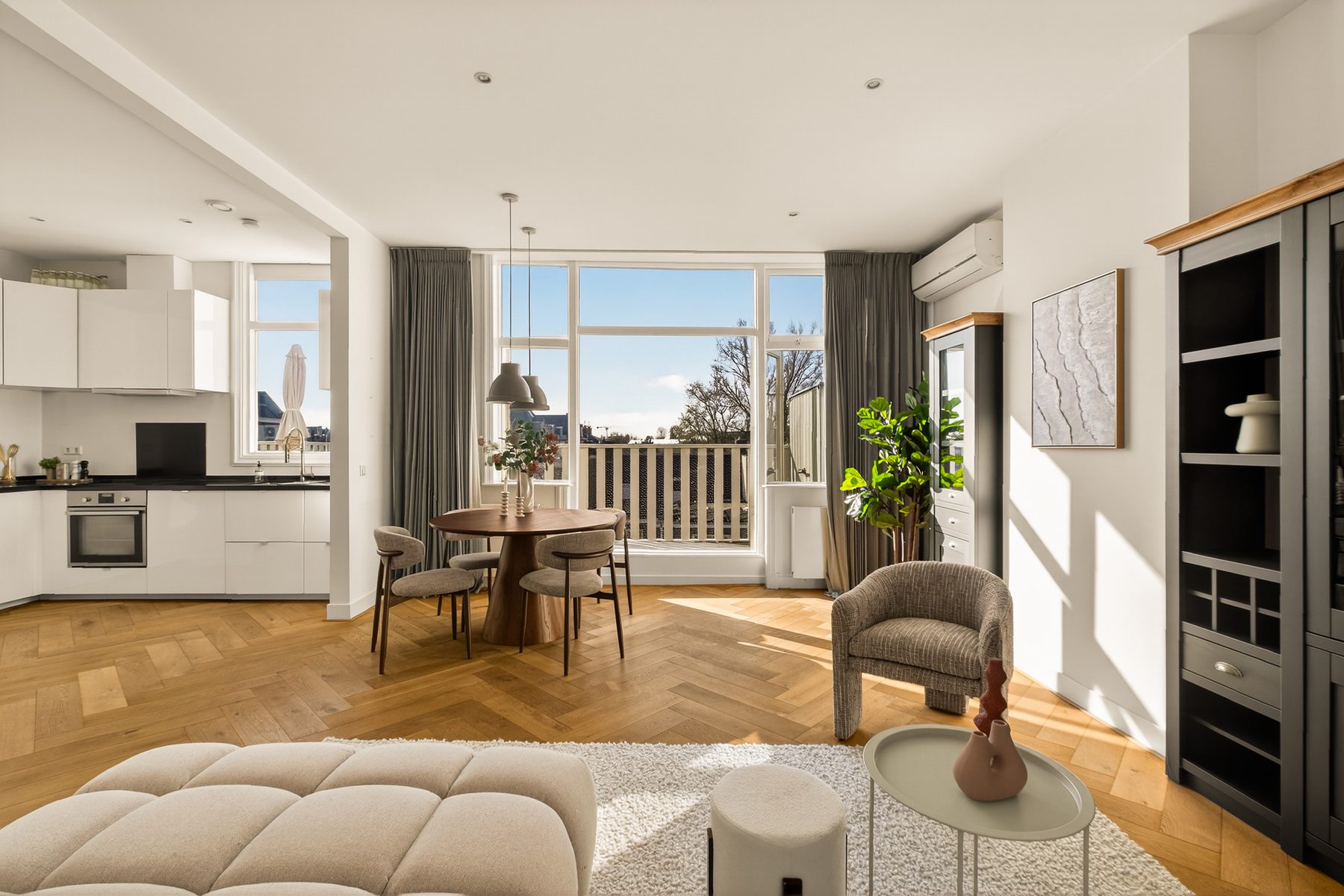 
    Pieter de Hoochstraat 16-4|Amsterdam
