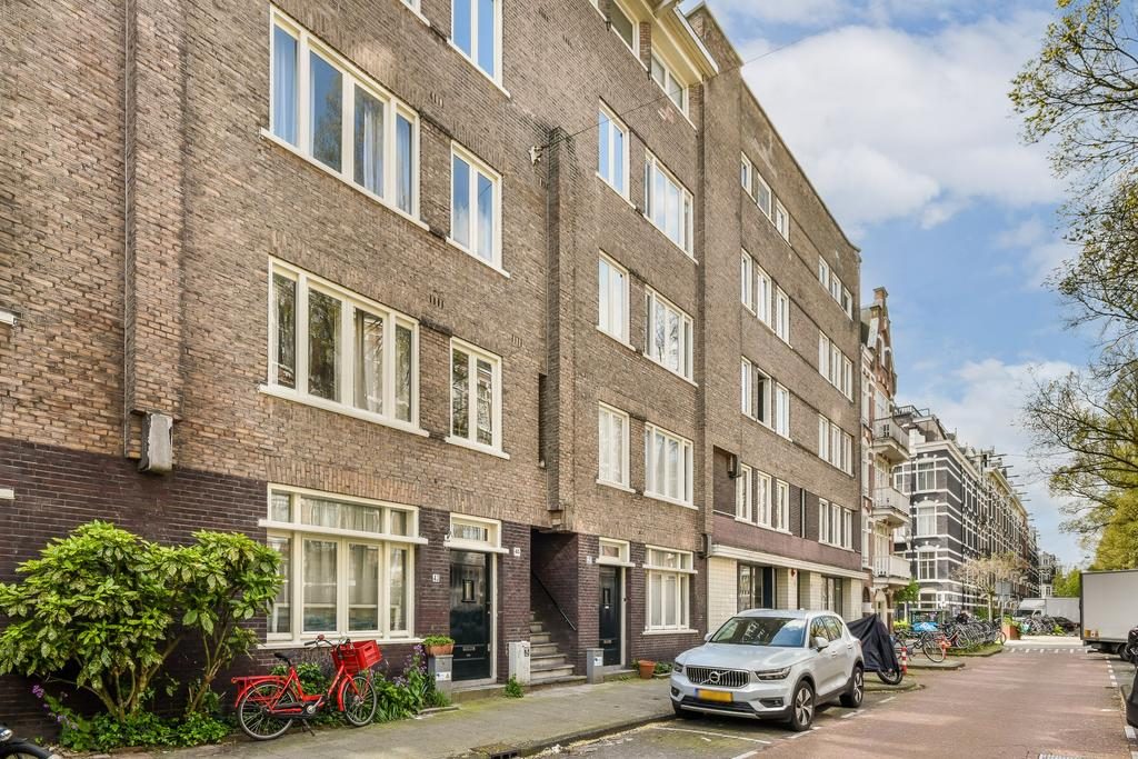 
    Tweede Helmersstraat 45-2|Amsterdam
