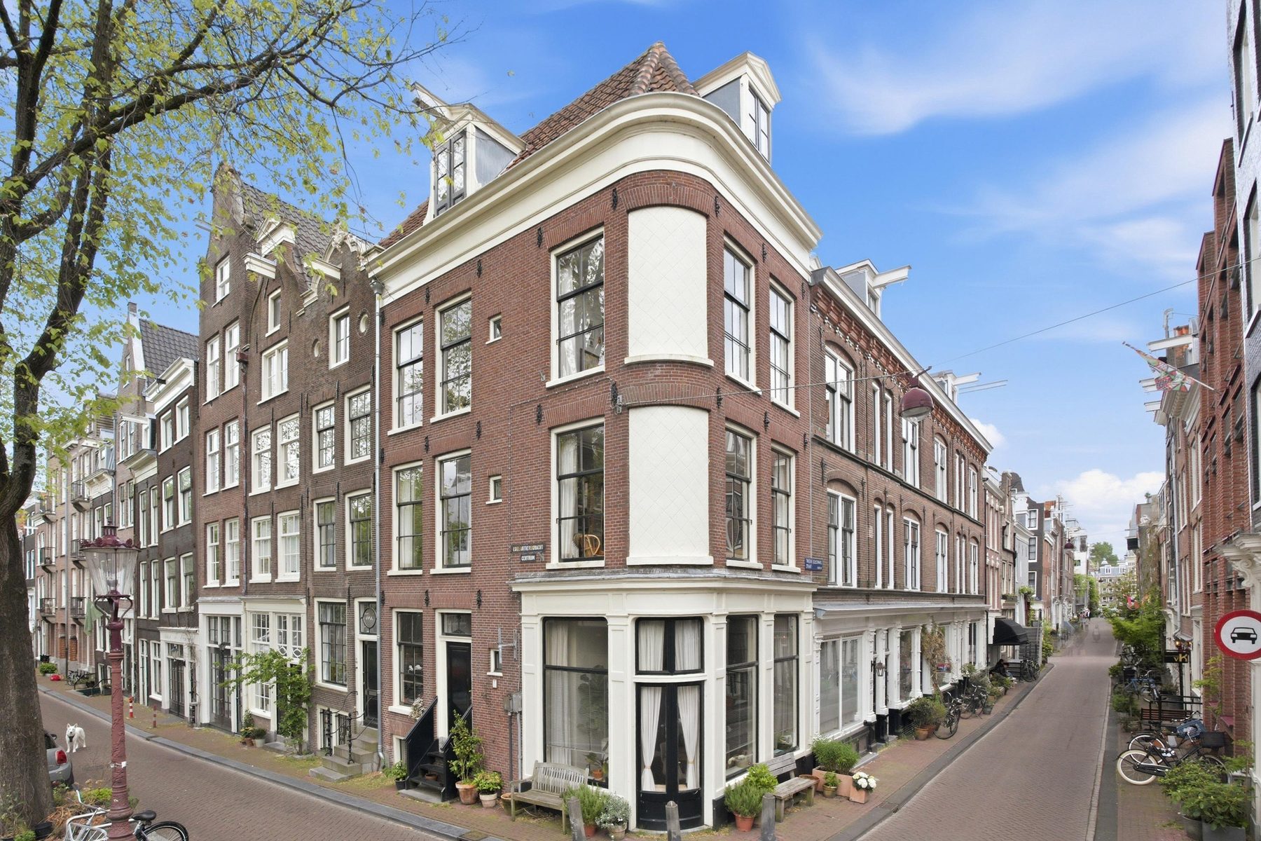 
    Tweede Leliedwarsstraat 5-2|Amsterdam

