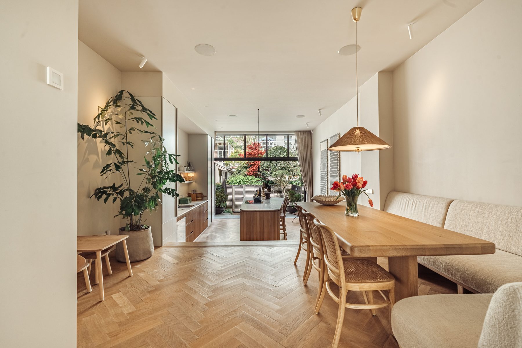 
    Van Breestraat 44|Amsterdam

