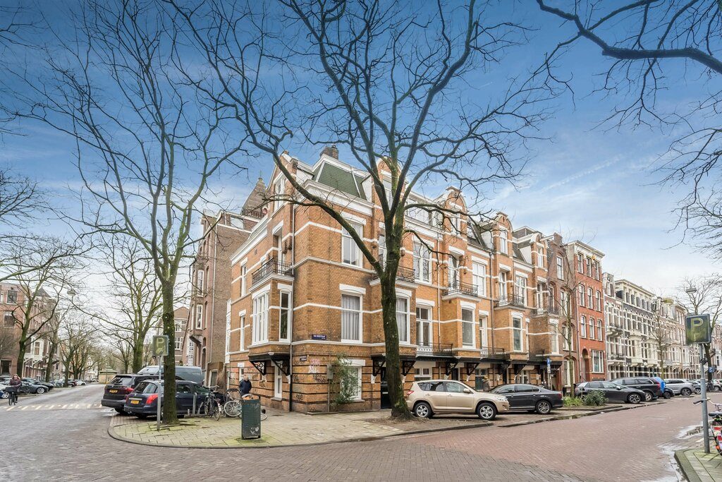 
    Van Breestraat 73 D|Amsterdam

