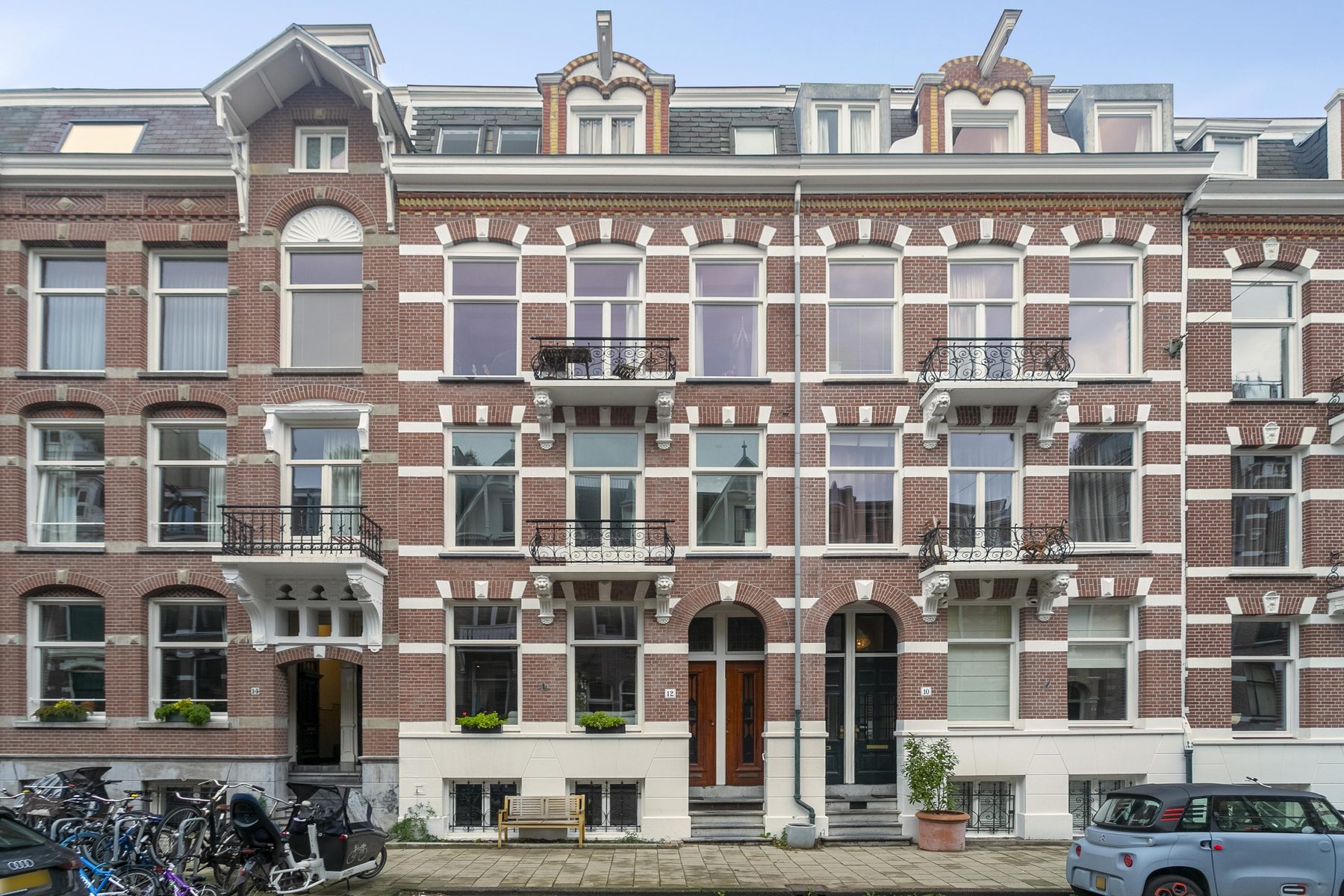 AMSTERDAM Van Eeghenstraat 12 H