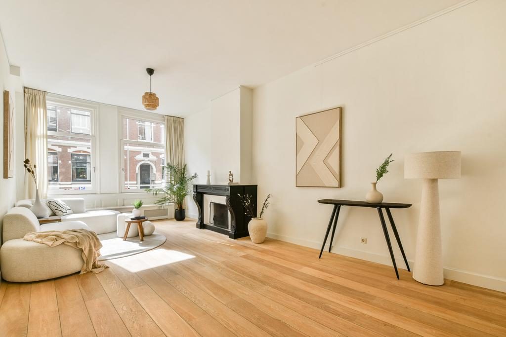 AMSTERDAM Van Eeghenstraat 18 H