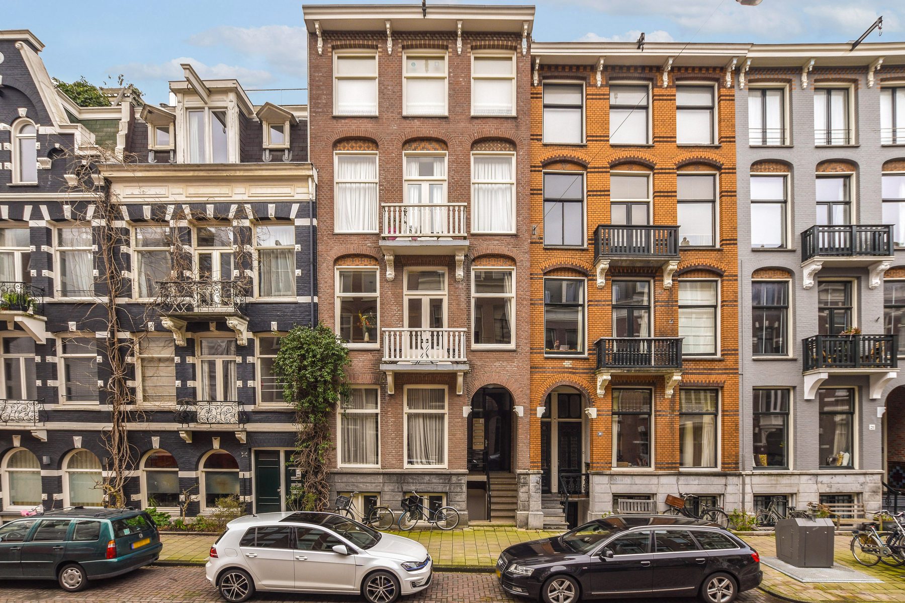 
    Van Eeghenstraat 30-3|Amsterdam
