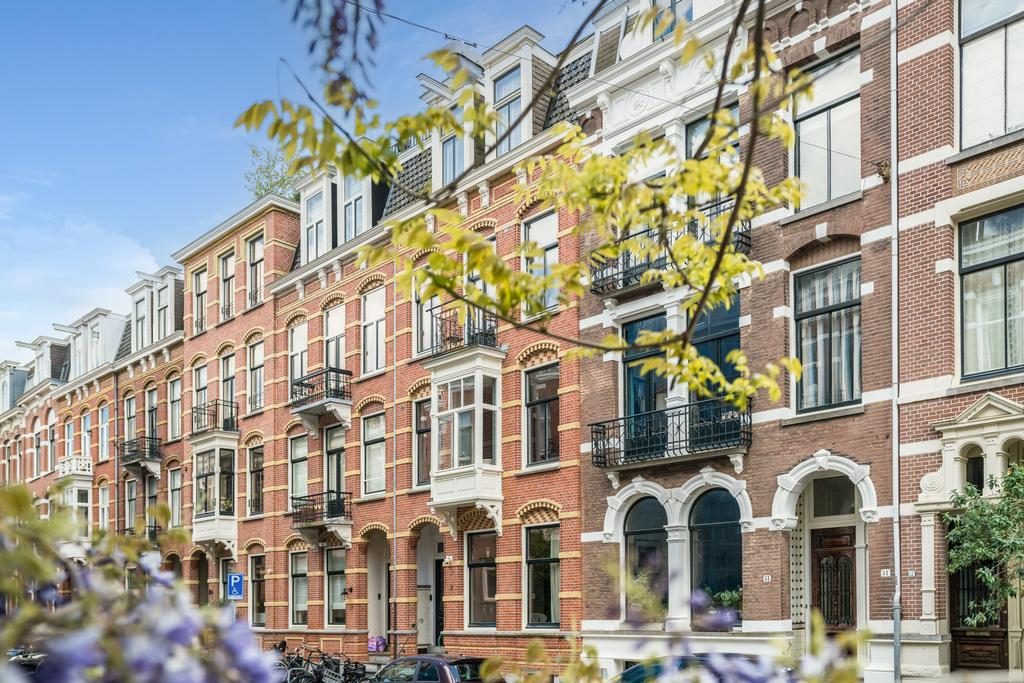 
    Van Eeghenstraat 49 B|Amsterdam
