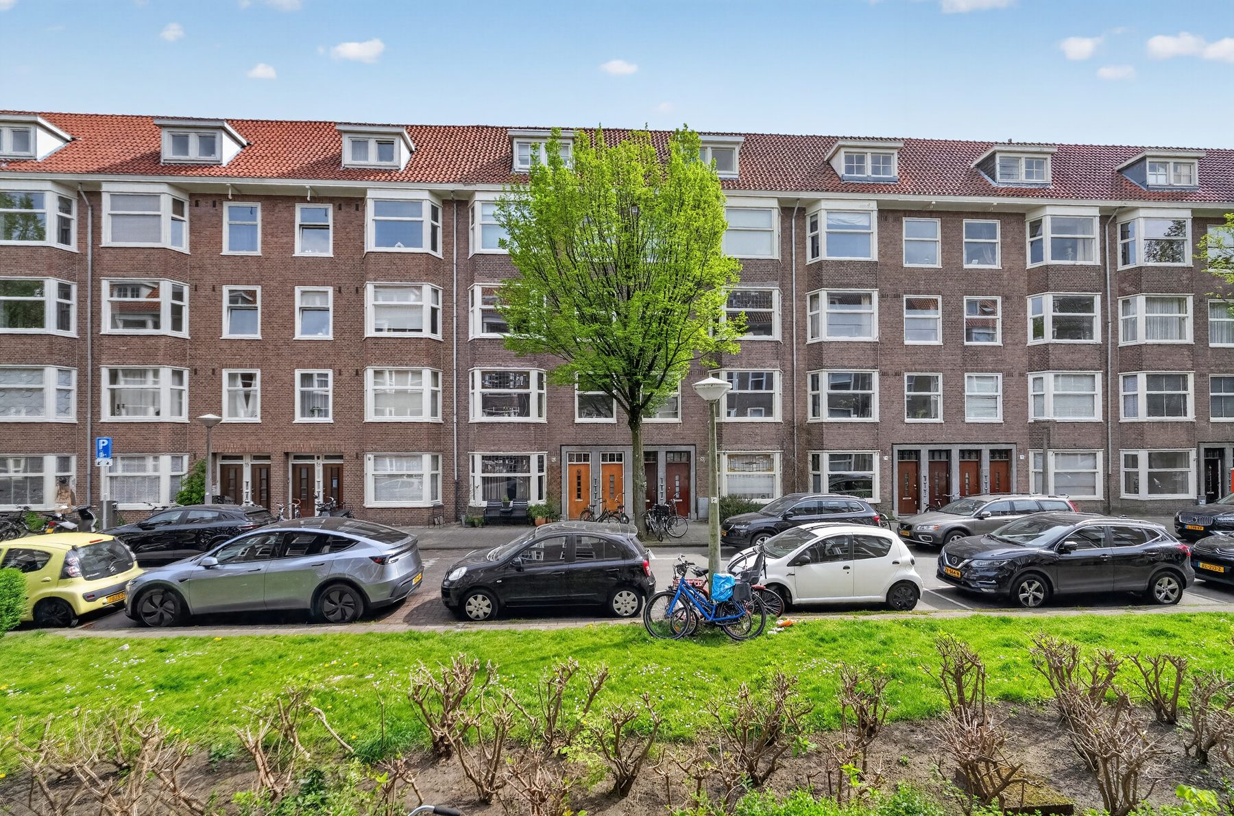 
    Van Walbeeckstraat 82-2|Amsterdam
