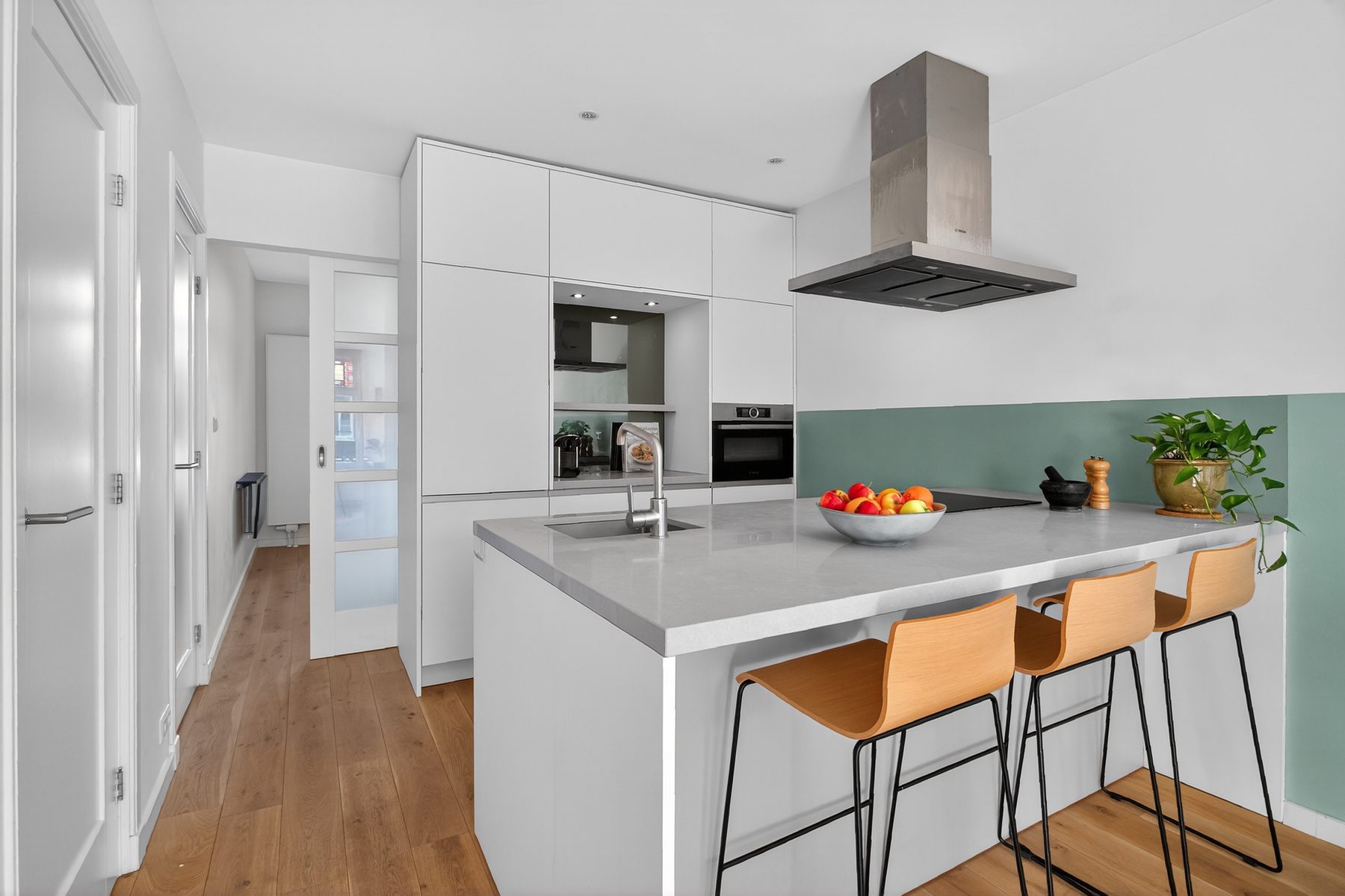 
    Van Woustraat 31-1|Amsterdam
