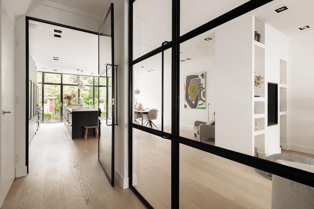 
    Willem Royaardsstraat 6|Amsterdam
