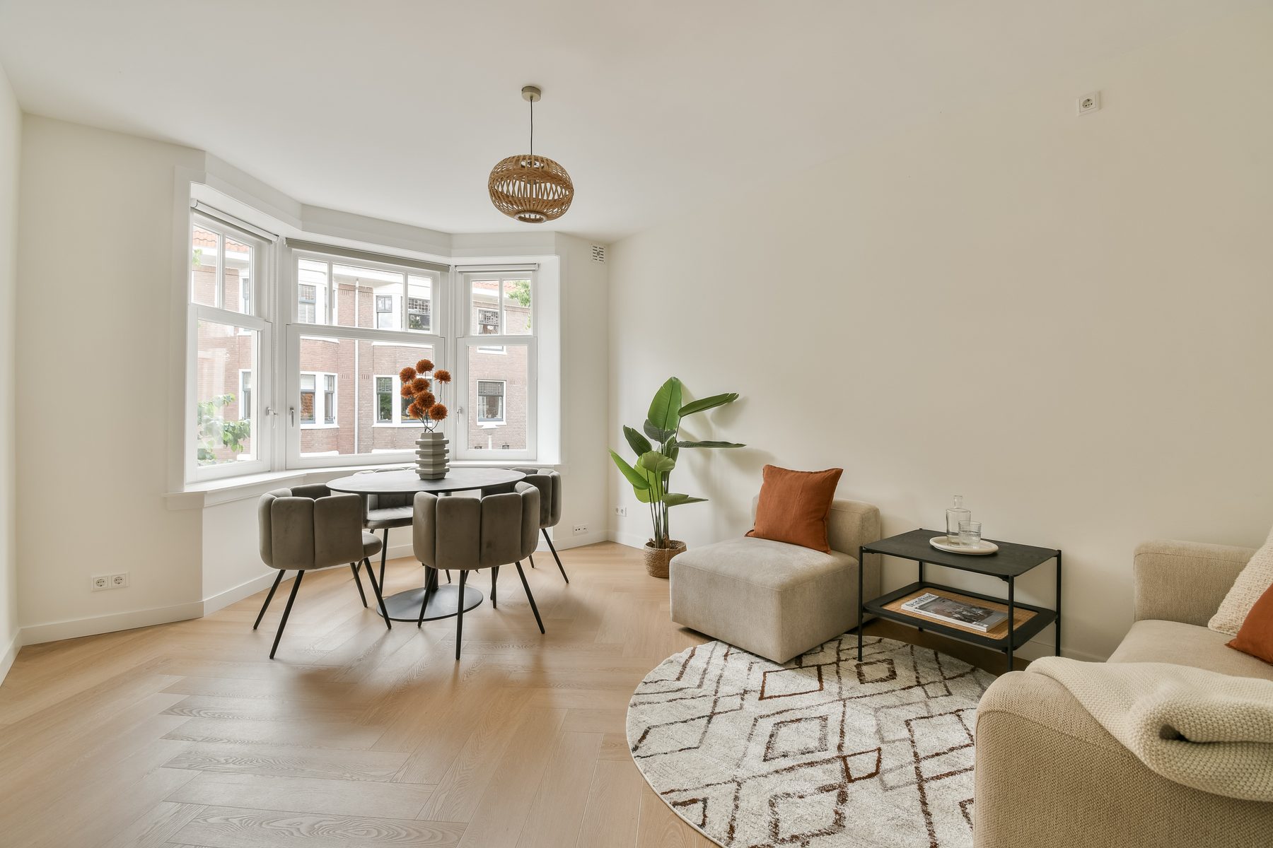 
    Woestduinstraat 39-1|Amsterdam
